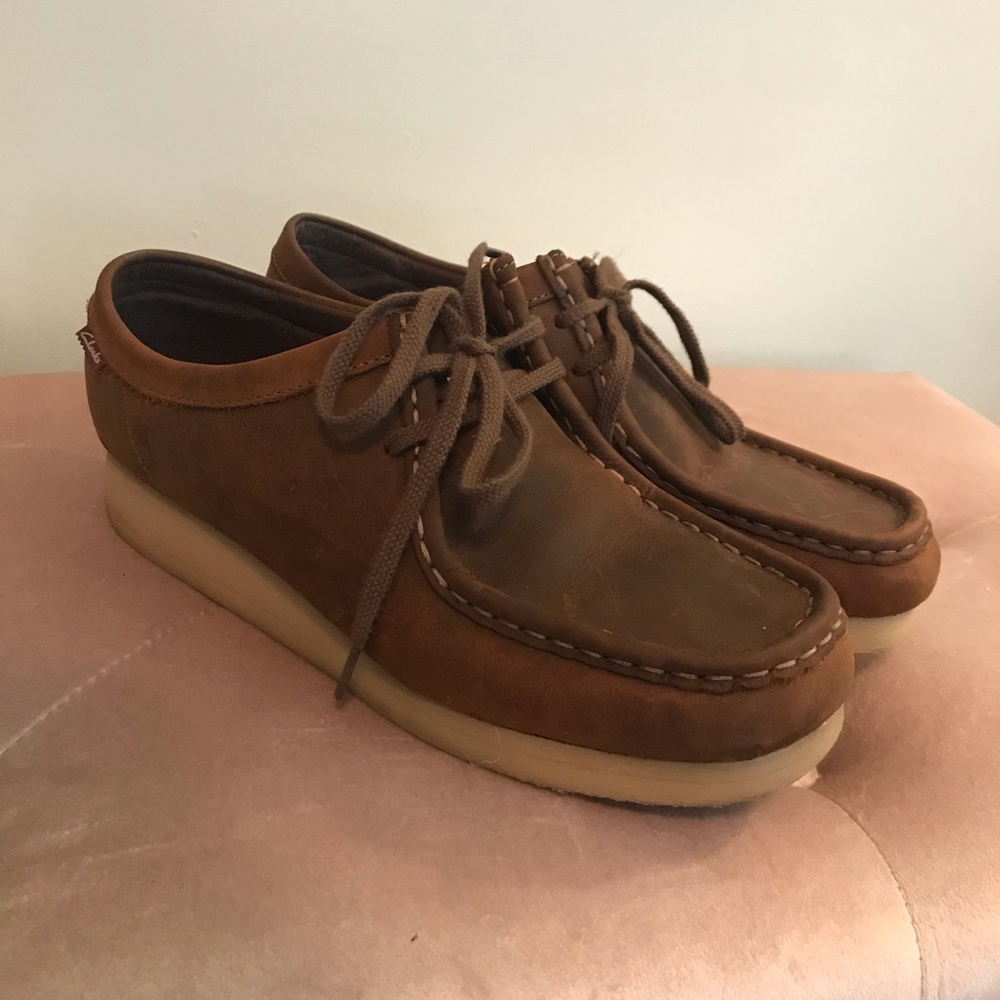 CLARKS- women’s beeswax leather wallabees size 10